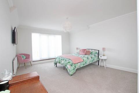 2 bedroom flat for sale, Silverdale Road, Eastbourne, BN20 7EY