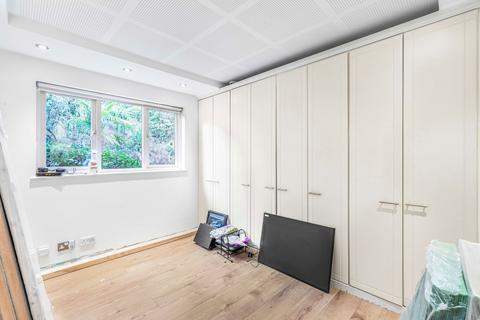 9, Oak Court The Warren, Oxshott, Leatherhead, KT22 0SB