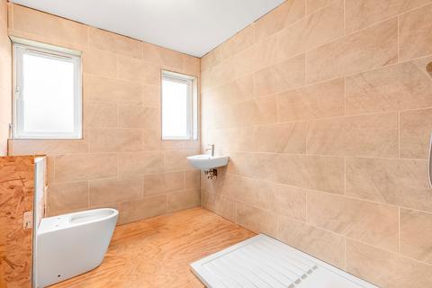 9, Oak Court The Warren, Oxshott, Leatherhead, KT22 0SB