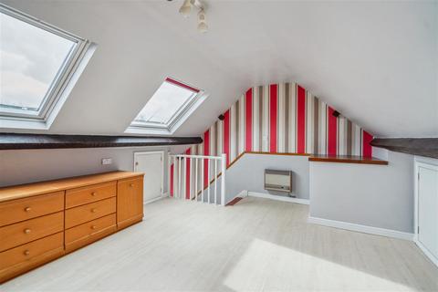 5 Denham Way, Denham, Uxbridge, UB9 5AX