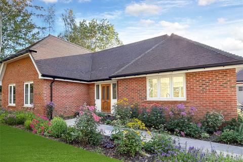 3 bedroom bungalow for sale - Manorwood, West Horsley, Leatherhead, Surrey, KT24