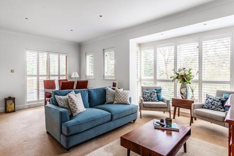 3 bedroom flat for sale, The Gables, Oxshott, Leatherhead, Surrey, KT22