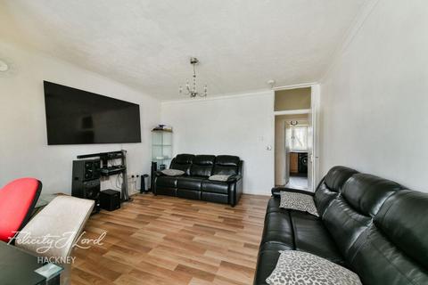3 bedroom flat for sale, Wilton Estate, Greenwood Road, Hackney, E8