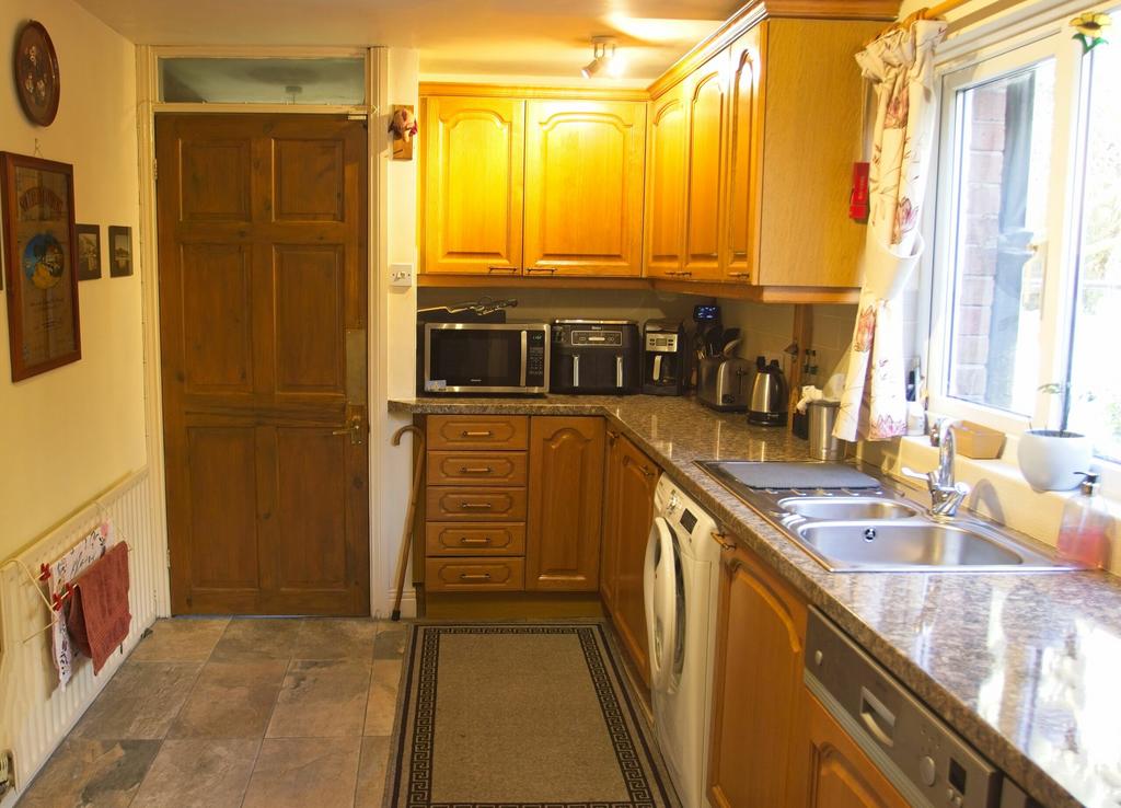 5 G2 A6098 Mayfield kitchen