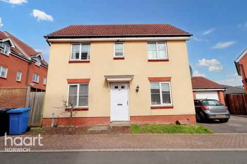 3 bedroom detached house for sale, Horn Pie Road, Norwich
