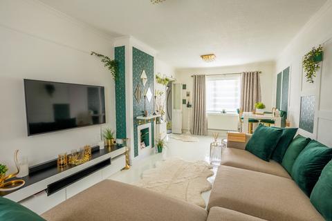 106 Colesbourne Road, Solihull, B92 8LF