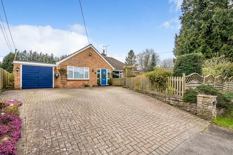 3 bedroom bungalow for sale - Petersfield Road, Ropley, Alresford, Hampshire, SO24