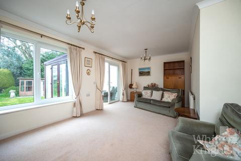 2 bedroom bungalow for sale - Farriers Close, Woodley, Reading, RG5 3DD