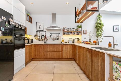 6 Forest Road, Leytonstone, London, E11 1JT