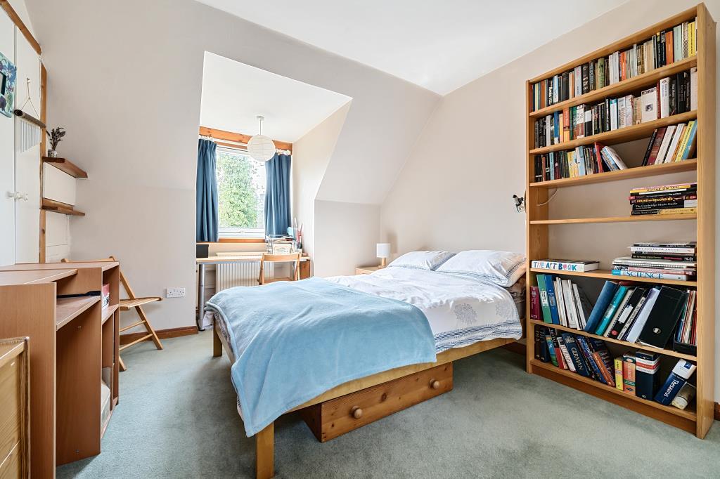 Hertfordshire, EN5 4 bed detached house for sale £1,425,000
