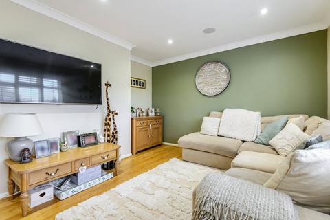 8 Ferney Road, Byfleet, West Byfleet, KT14 7AL