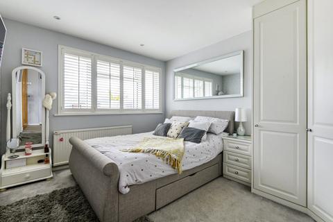 8 Ferney Road, Byfleet, West Byfleet, KT14 7AL