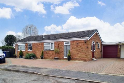3 bedroom detached bungalow for sale - Grafton Way, Rothersthorpe, Northampton NN7 3JL
