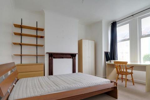 6 bedroom house to rent, Brading Road, Brighton