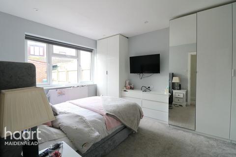 4 bedroom semi-detached bungalow for sale - Headington Road, Maidenhead