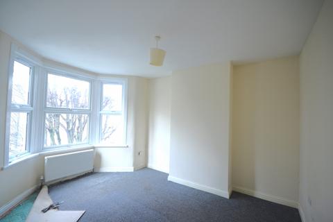 2 bedroom flat to rent - Lawton Road, London, E10