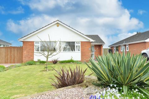 2 bedroom bungalow for sale - Roebuck Close, New Milton, Hampshire, BH25
