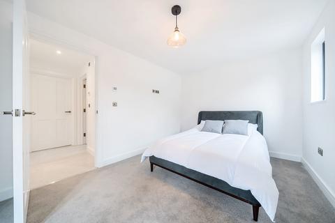 2 bedroom flat to rent, Station Road Sidcup DA15