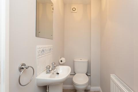 2 bedroom end of terrace house to rent, Ennerdale Drive, Watford, Hertfordshire, WD25