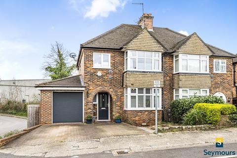 27 Ash Grove, Guildford, GU2 8UT