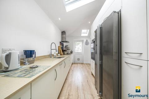 27 Ash Grove, Guildford, GU2 8UT