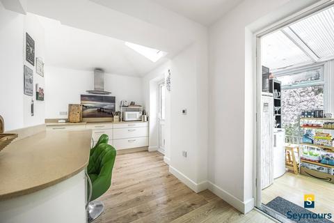 27 Ash Grove, Guildford, GU2 8UT
