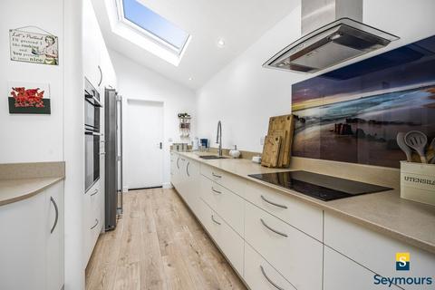 27 Ash Grove, Guildford, GU2 8UT