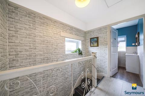 27 Ash Grove, Guildford, GU2 8UT