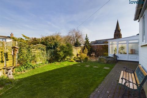 16 Manor Drive, Binbrook, Market Rasen, LN8 6BX