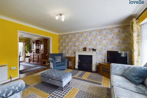 16 Manor Drive, Binbrook, Market Rasen, LN8 6BX