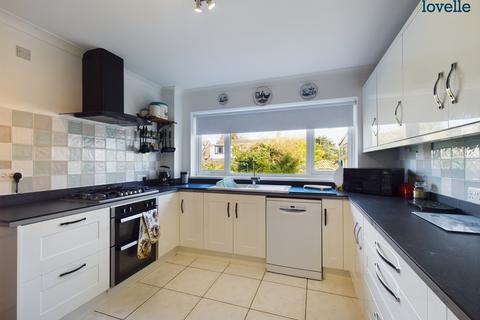 16 Manor Drive, Binbrook, Market Rasen, LN8 6BX