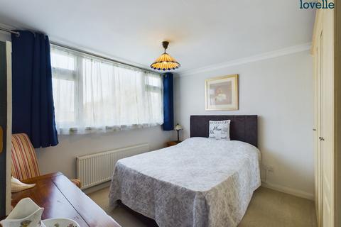 16 Manor Drive, Binbrook, Market Rasen, LN8 6BX