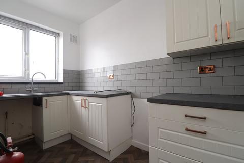 3 bedroom flat to rent - Upper Town Street, Bramley, Leeds, West Yorkshire, UK, LS13