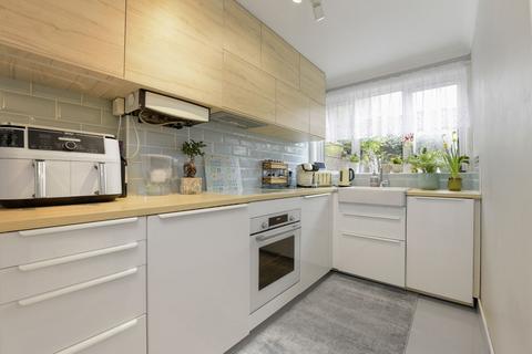 60 Illingworth Close, Mitcham, CR4 3QH