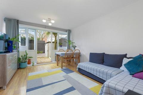 60 Illingworth Close, Mitcham, CR4 3QH