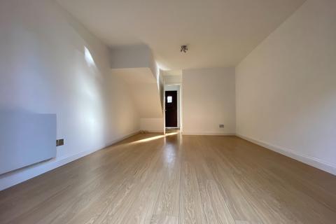 2 bedroom terraced house to rent, WOKING