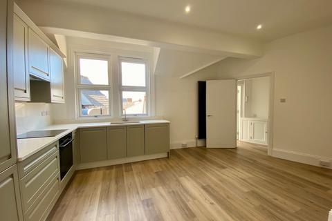 2 bedroom flat to rent, WOKING