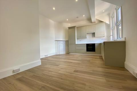 2 bedroom flat to rent, WOKING