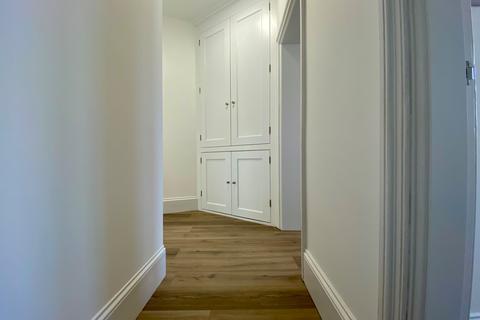 2 bedroom flat to rent, WOKING