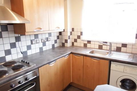 2 bedroom flat to rent, GOLDSWORTH PARK