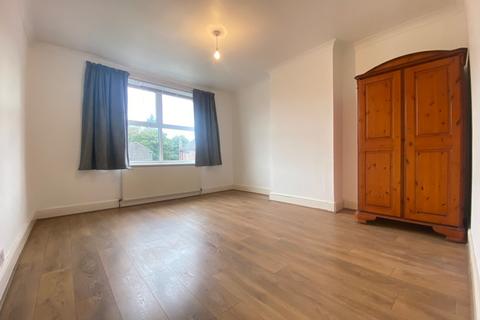 2 bedroom maisonette to rent, WOKING