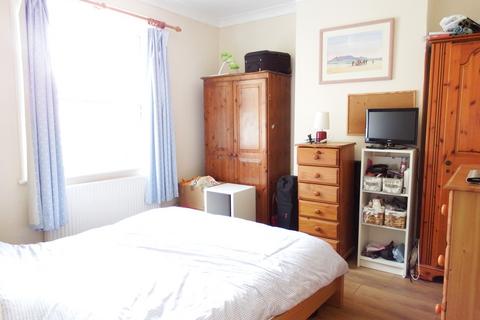 2 bedroom maisonette to rent, WOKING