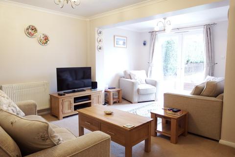3 bedroom terraced house to rent, WOKING/GOLDSWORTH PARK