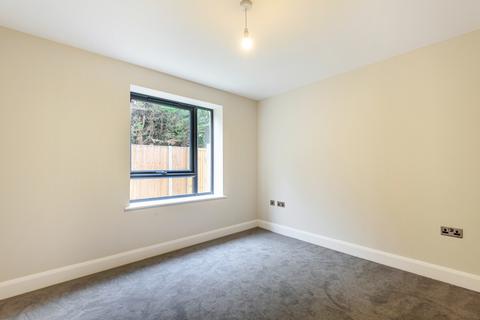 1 bedroom ground floor flat to rent, Weybridge