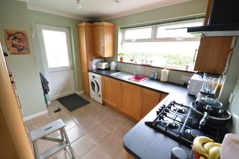 2 bedroom detached bungalow for sale - South Road, Corfe Mullen, Wimborne BH21