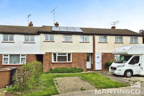 3 bedroom semi-detached house to rent, Pines Road, Chelmsford