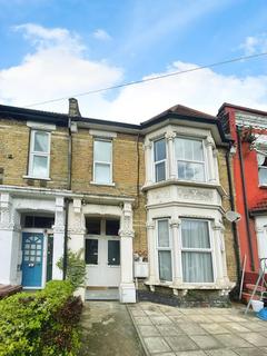 2 bedroom flat to rent - Grove Green Road,London, E11 4EF