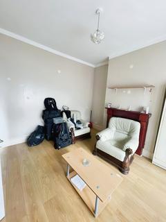 2 bedroom flat to rent - Grove Green Road,London, E11 4EF