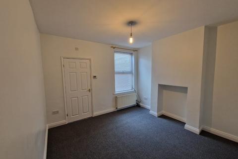 2 bedroom terraced house to rent - Shrewsbury Road, Nottingham, Nottinghamshire, NG2 4HQ