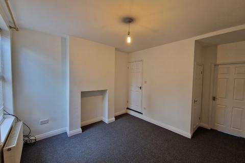 2 bedroom terraced house to rent - Shrewsbury Road, Nottingham, Nottinghamshire, NG2 4HQ